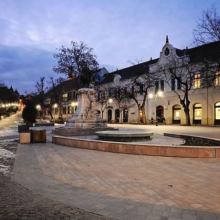 Szekszard Szallo Exterior photo