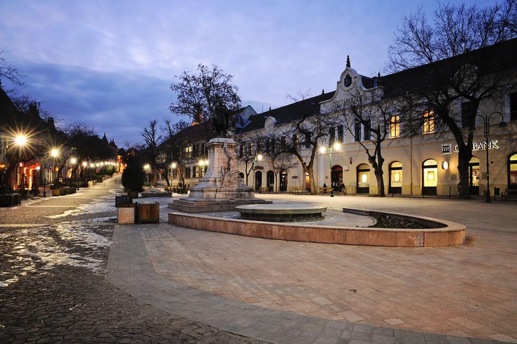 Szekszard Szallo Exterior photo